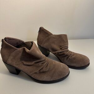 b.o.c. Women's Brown Ankle Booties